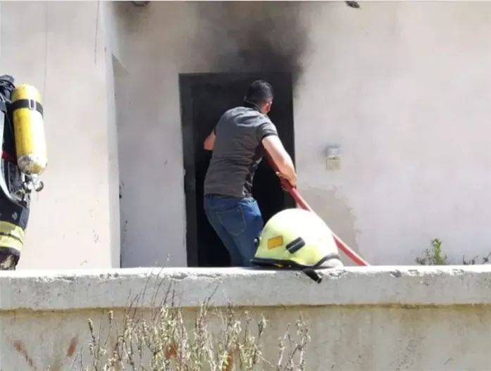 الغور الشمالي.. رجل دفاع مدني يخمد حريق منزل أثناء إجازته