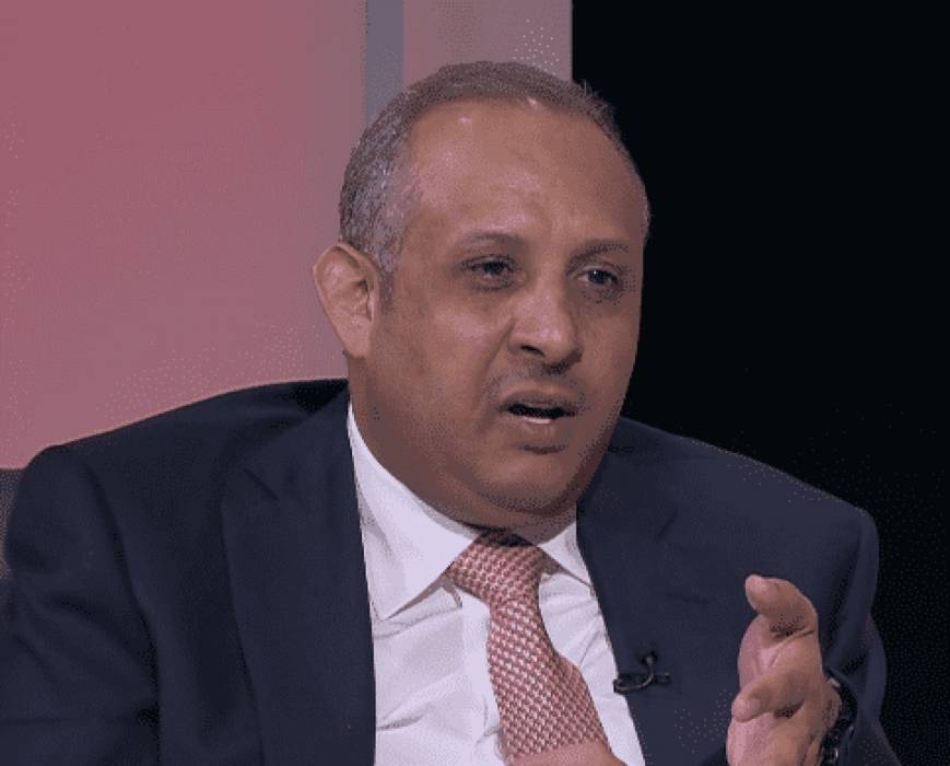 العجارمة يحسم الجدل قانونيا حول اقتطاع الحكومة من رواتب الموظفين