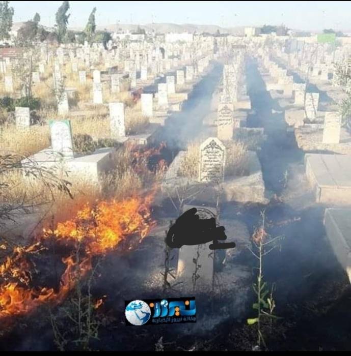 حريق يلتهم أعشابا داخل مقبرة سحاب الإسلامية.. صور