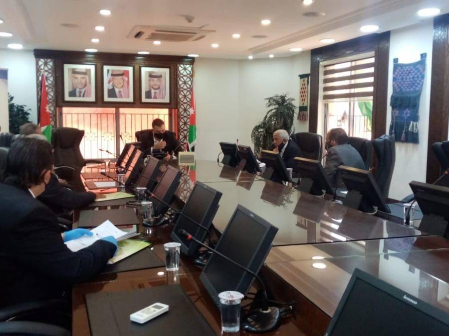 وزير العمل يلتقي الاتحاد العام للمزارعين الأردنيين