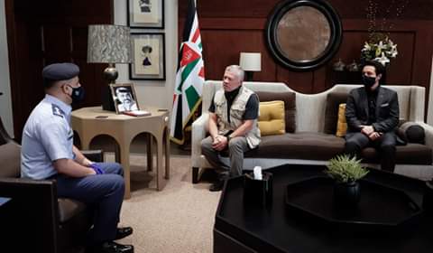 الملك يستقبل الملازم أول الكساسبة بحضور ولي العهد