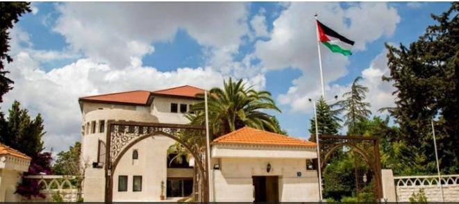 إحالة المستشار الخاص لرئيس الوزراء عمر المفتي إلى التقاعد