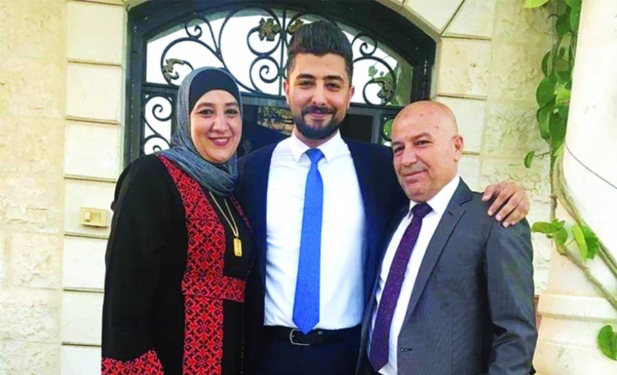 4 أشقاء يتعلمون لغة الإشارة ليردوا الجميل لوالديهم الأصمّين