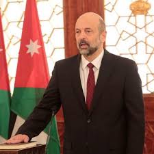 الرزاز: تأجيل زيادات القطاع العام إلى بداية العام المقبل لن تستثني أي موظف