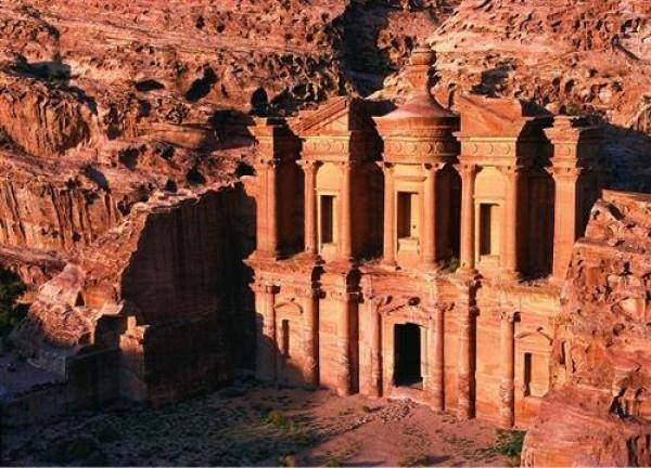 انخفاض الدخل السياحي في الثلث الأول من العام 37 بالمئة