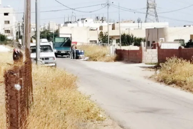 الكرك: أزمة كورونا تزيد جامعي الخردوات وسكان يشكون نبشهم للنفايات