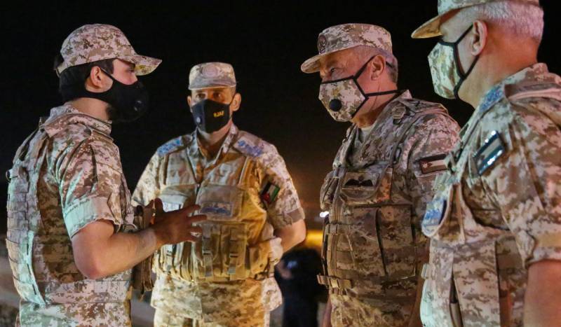 ولي العهد يتابع تمريناً عسكرياً ليلياً