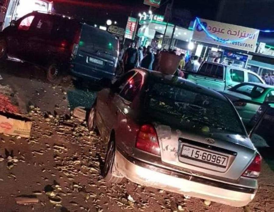 8إصابات اثر تصادم 3 مركبات في اربد (صور)