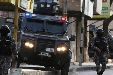 تفاصيل جديدة حول اصابة شخص وزوجته وابنه بكورونا وحجر عمارة بخلدا