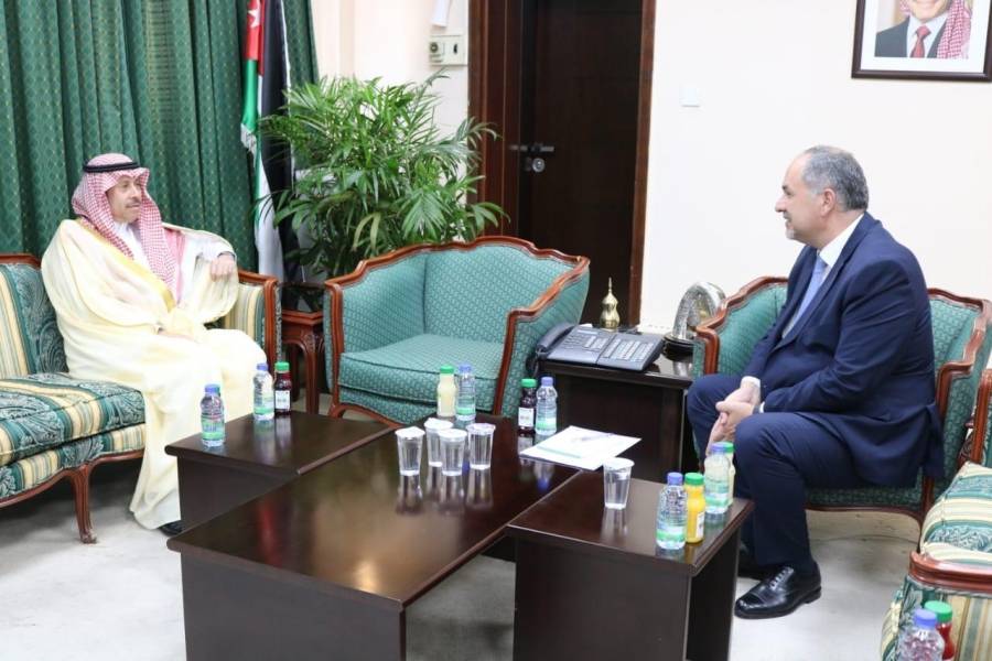 سفير المملكة لدى الأردن يلتقي وزير العدل الأردني.