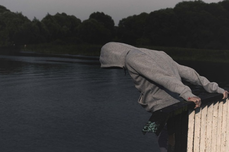 جرش :ثني شابين عن الانتحار من فوق مجمع تجاري