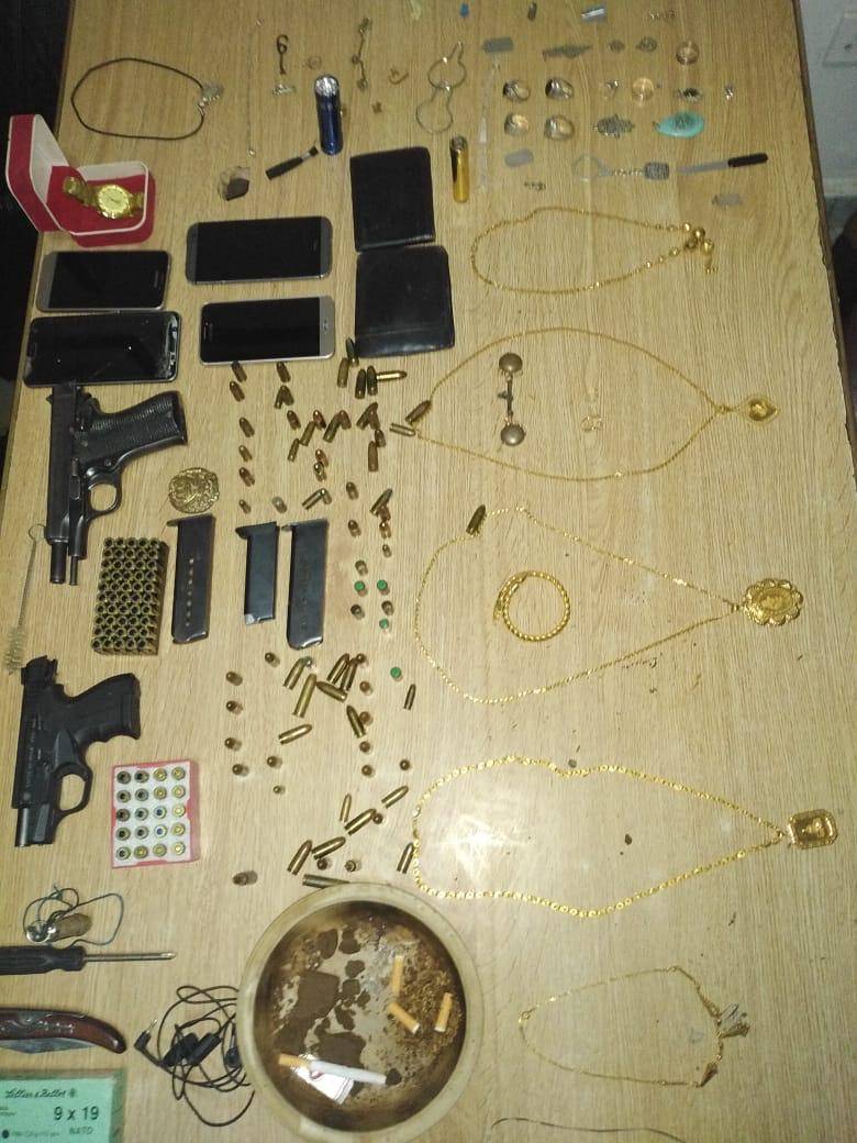 البحث الجنائي يلقي القبض على ثلاثة أشخاص سرقوا مبالغ مالية ومصاغات ذهبية