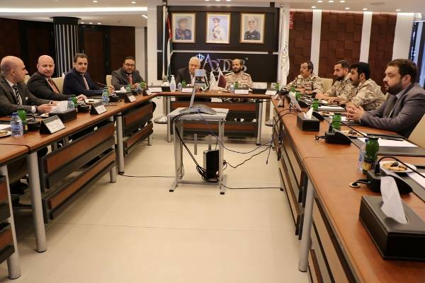 الملحق العسكري القطري في عمان يزور مركز الملك عبد الله الثاني للتصميم والتطوير.. صور