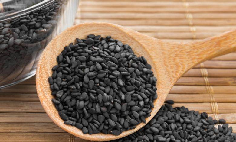 فوائد صحية لتناول الحبة السوداء على الريق ... تعرّف عليها