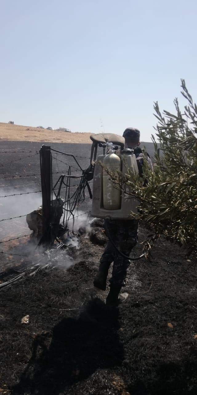 الدفاع المدني يخمد حريق أعشاب جافة ومحاصيل زراعية وأشجار مثمرة في  إربد