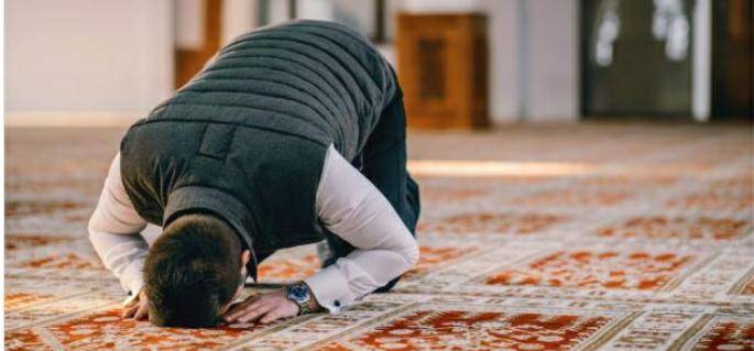 عاجل.. الإفتاء تحرم صلاة الجماعة على مصابي كورونا