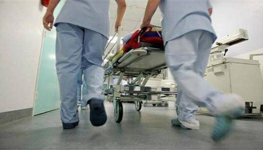 العتوم  : تسجيل ٦ حالات مشتبه بأنها مصابة بالتسمم لسيدة وأطفالها الخمسة