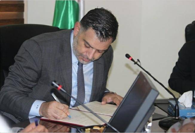 عندما يكون الوزير واثق من نفسه.. يكون رده جميلاً