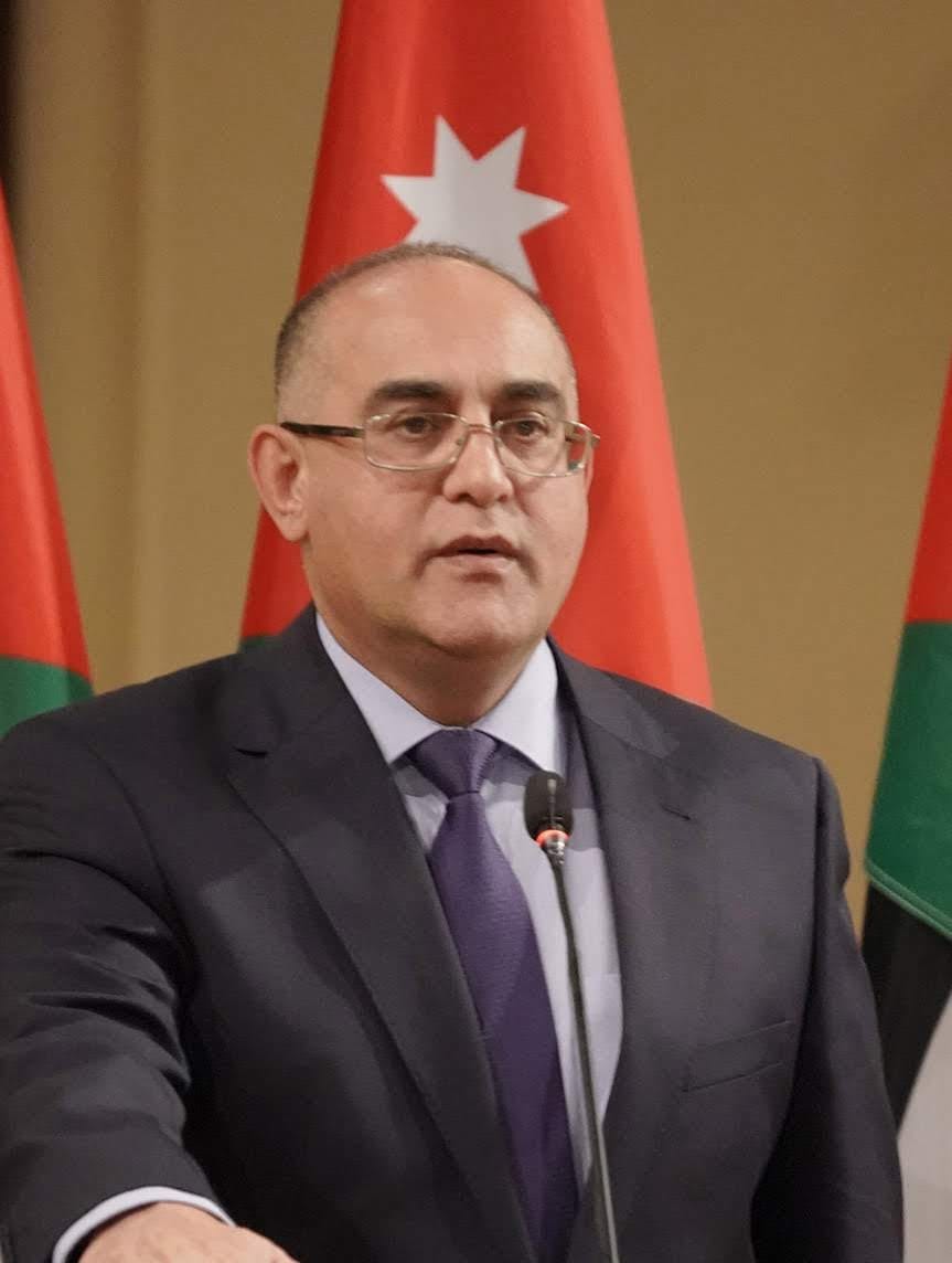 الطويسي يفتتح مركز الفنون بإربد