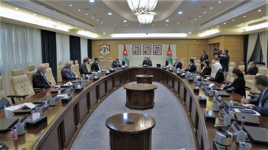 الرزاز يرعى توقيع اتفاقيتين لمشروعي خفض الفاقد من المياه وشبكة الألياف الضوئية