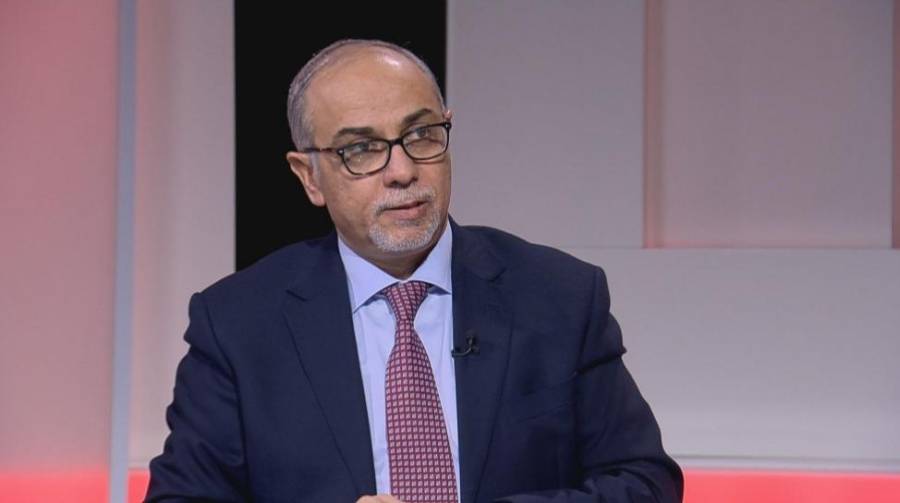 رئيس هيئة الاستثمار الدكتور خالد الوزني يوضح من خلال المؤتمر الصحفي الحكومي