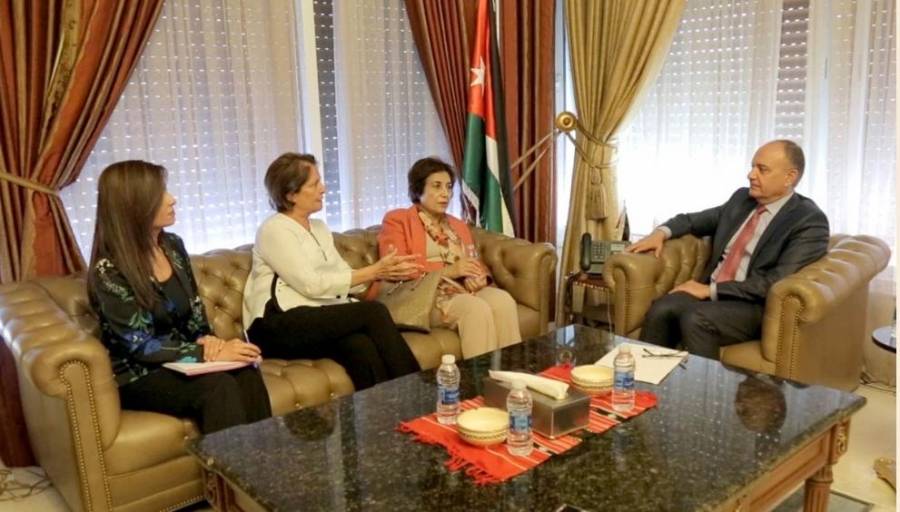 العضايلة يلتقي وفدا من جمعية النساء العربيات في الأردن