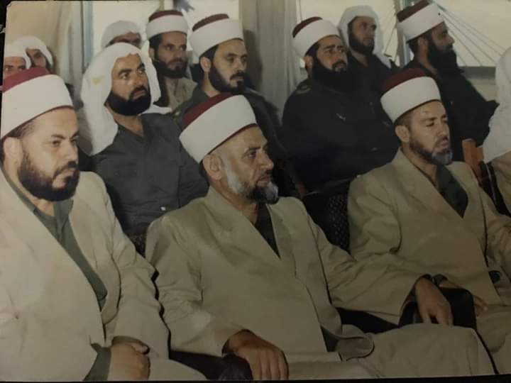 الشيخ نوح القضاة عليه رحمة الله_يرفض أن يسأل عن أبناءه في المدرسة.