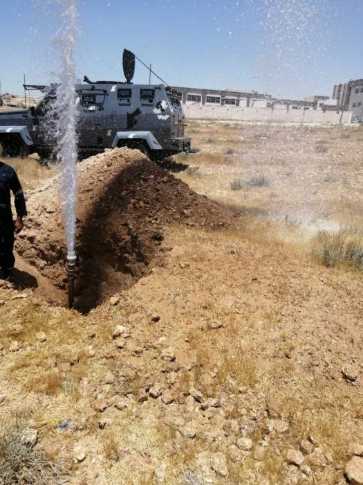 المياه : حملة امنية مجددا لضبط اعتداءات على خطوط رئيسية في الموقر ...صور