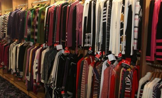 السماح بفتح غرف القياس في قطاع الألبسة