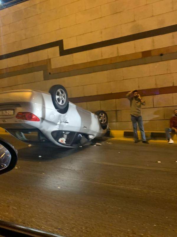 تدهور مركبة بنفق الشعب في عمان