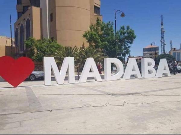 محافظ مادبا: اجراءات قانونية بحق مطلقي العيارات النارية في الأفراح