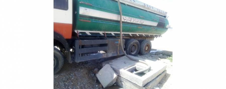 المياه : ضبط صهريج مياه يعتدي على خط ناقل الديسي بالقطرانة