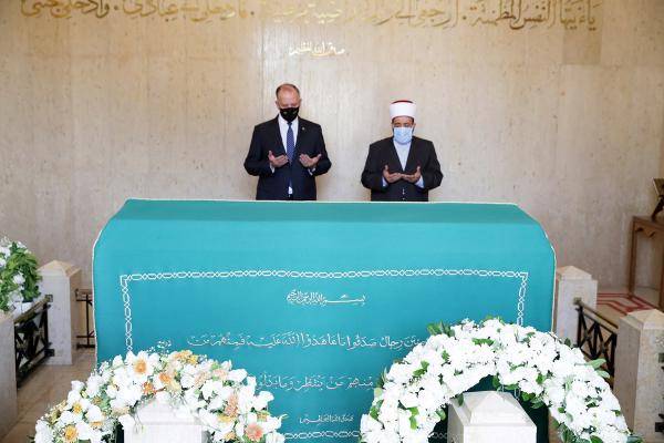 عدد من الأمراء يزورون ضريح الملك المؤسس