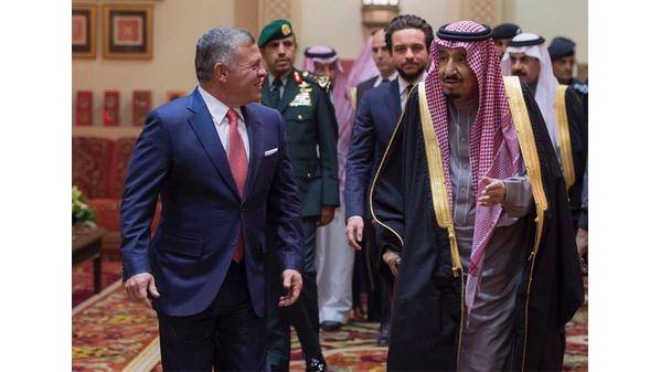 الملك يطمئن على صحة خادم الحرمين الشريفين