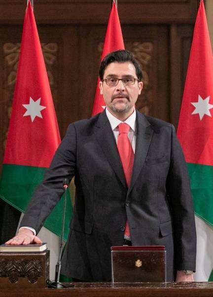 وزير النقل خالد سيف: فتح المطار سيكون بالتدرّج، وستكون رحلة المسافر مختلفة وفق إجراءات جديدة.*