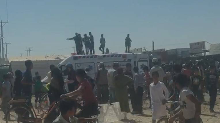 عاجل : بالفيديو .. حريق يلتهم محال تجارية و كرفانات في مخيم الزعتري