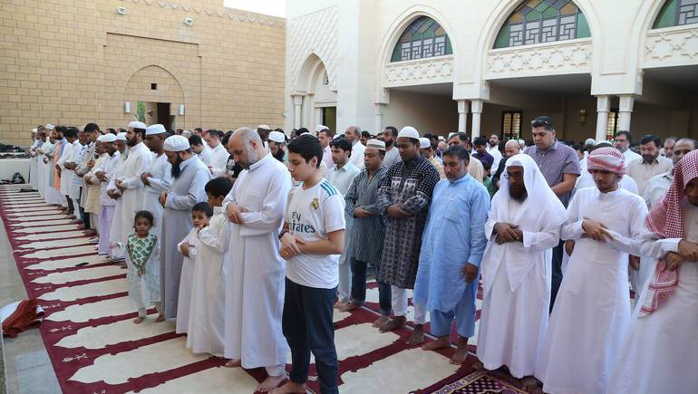 الإفتاء: خطبة و صلاة العيد لا تُسقط خطبة و صلاة الجمعة .. تفاصيل