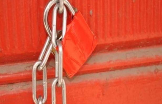 جرش .. إغلاق صيدليه بالشمع الأحمر