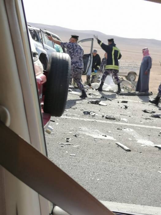 عاجل ...حادث سير  على الطريق الصحراوي ...صور