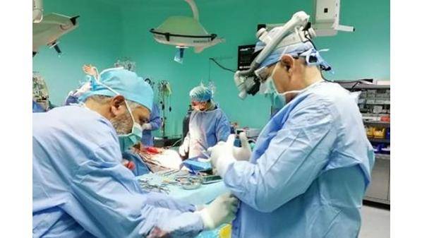 جراحة معقدة لدماغ طفل بمستشفى الملك المؤسس