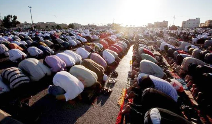 تساؤلات حول إقامة صلاة الأضحى كالمعتاد