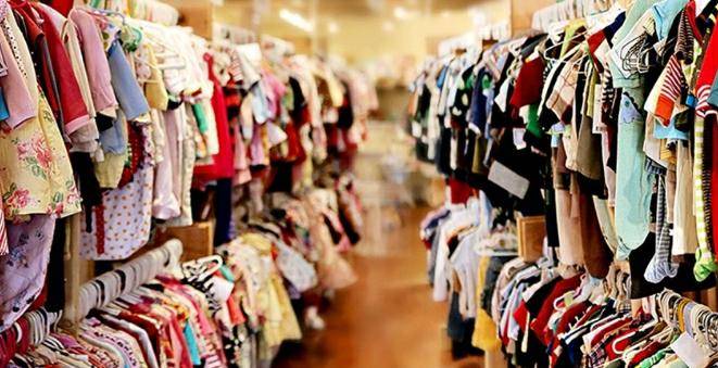 حرير الريادية توزع كسوة فرحة العيد للأطفال