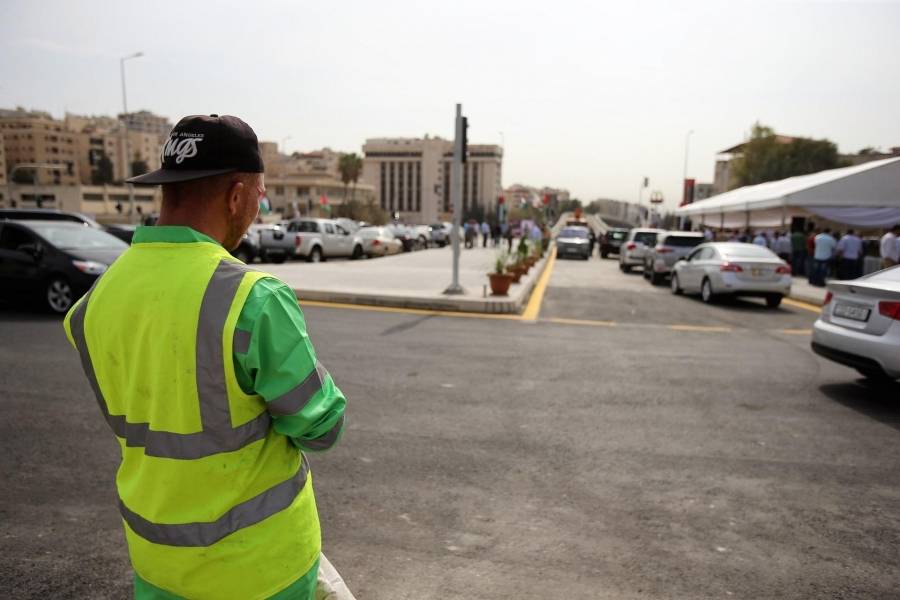 تحديد ساعات عمل عمال الوطن بعمان