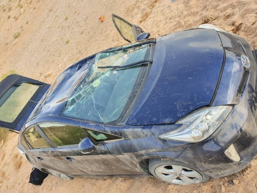 إصابة 4 اشخاص بحادث تدهور على الطريق الصحراوي