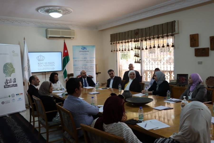 وزير الشباب يلتقي أعضاء اللجنة المؤقتة المفوضة بإدارة نادي الوحدات.