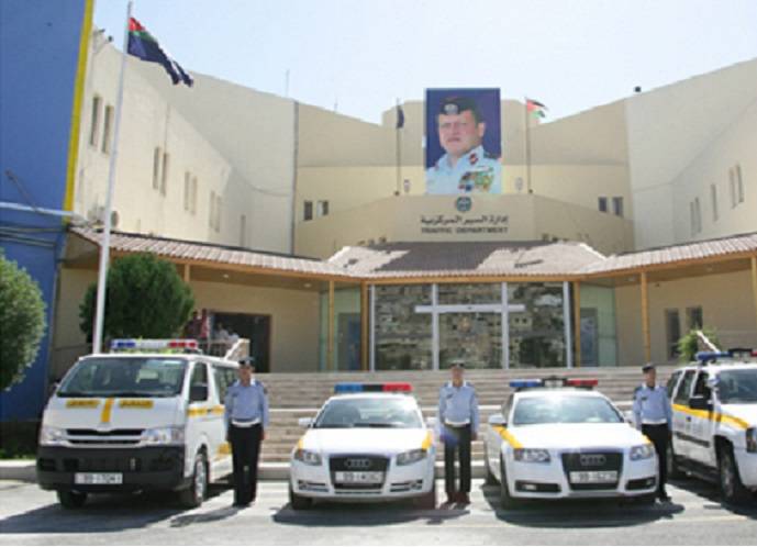 ادارة السير : تعطل 100 مركبة بسبب إرتفاع درجات الحرارة في عمان .