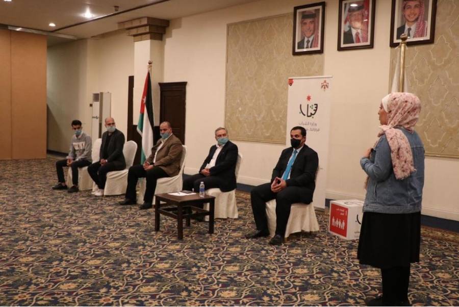 وزير الشباب يلتقي  مجموعة من الشباب المشاركين في الورشة التدريبية لإعداد المُمثل