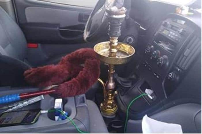 ضبط سائق تريلا يدخن الأرجيلة على الطريق الصحراوي