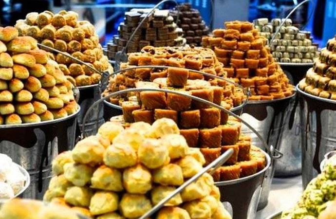 توقعات بزيادة الطلب على المطاعم والحلويات مع قرب عيد الأضحى