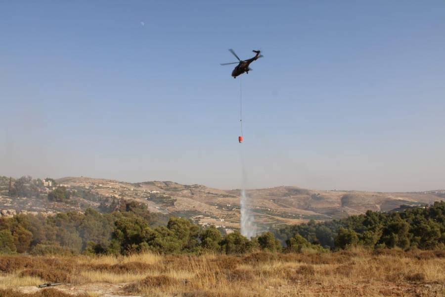 عاجل ...الدفاع المدني لا زال يتعامل مع حريق  حسبان بمساندة طائرات سلاح الجوي الملكي .